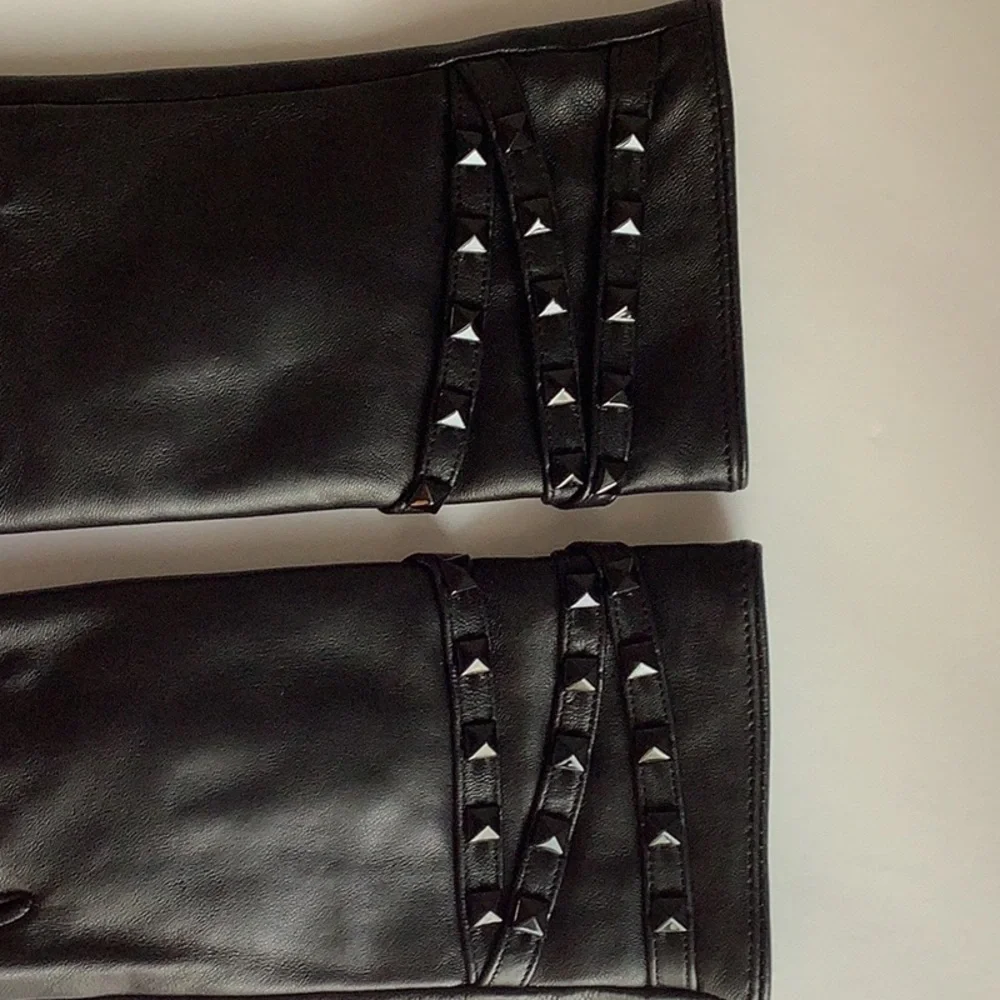 NWOT NAPO Stud Black Leather Gloves Touchscreen Compatible